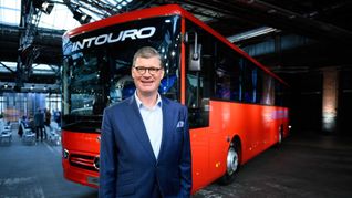 Der Chef von Daimler Buses, Till Oberwörder, kündigte die Investitionen an.